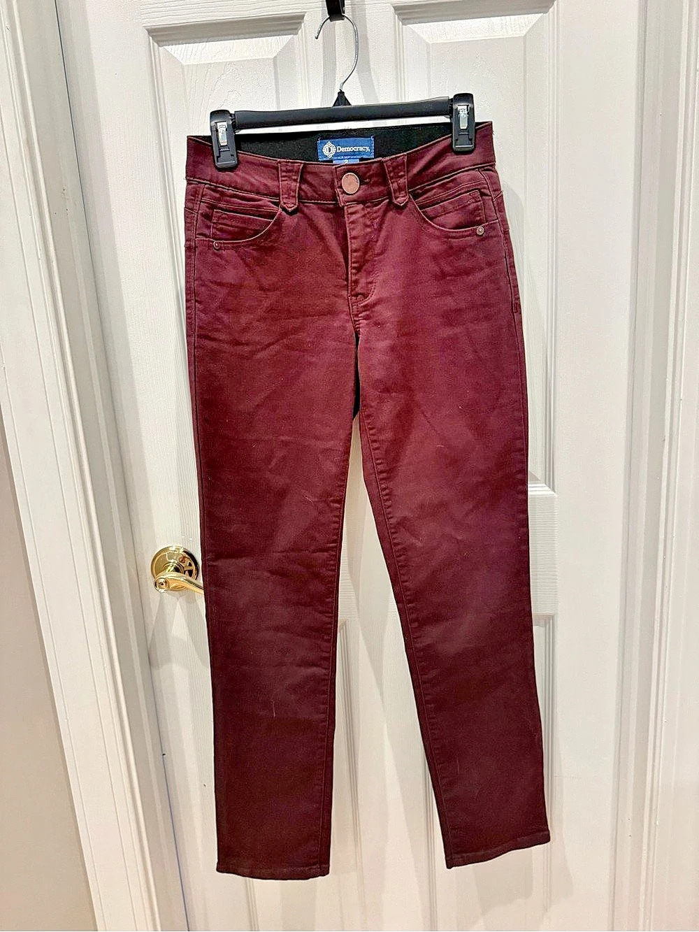 Democracy Skinny Pants in Burgundy Size 2 Like New